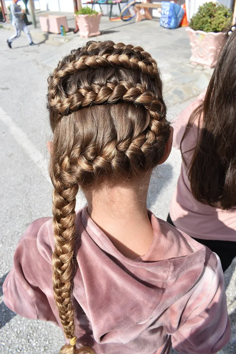Coiffeuse, chignons et tresses — Houria Coiffure