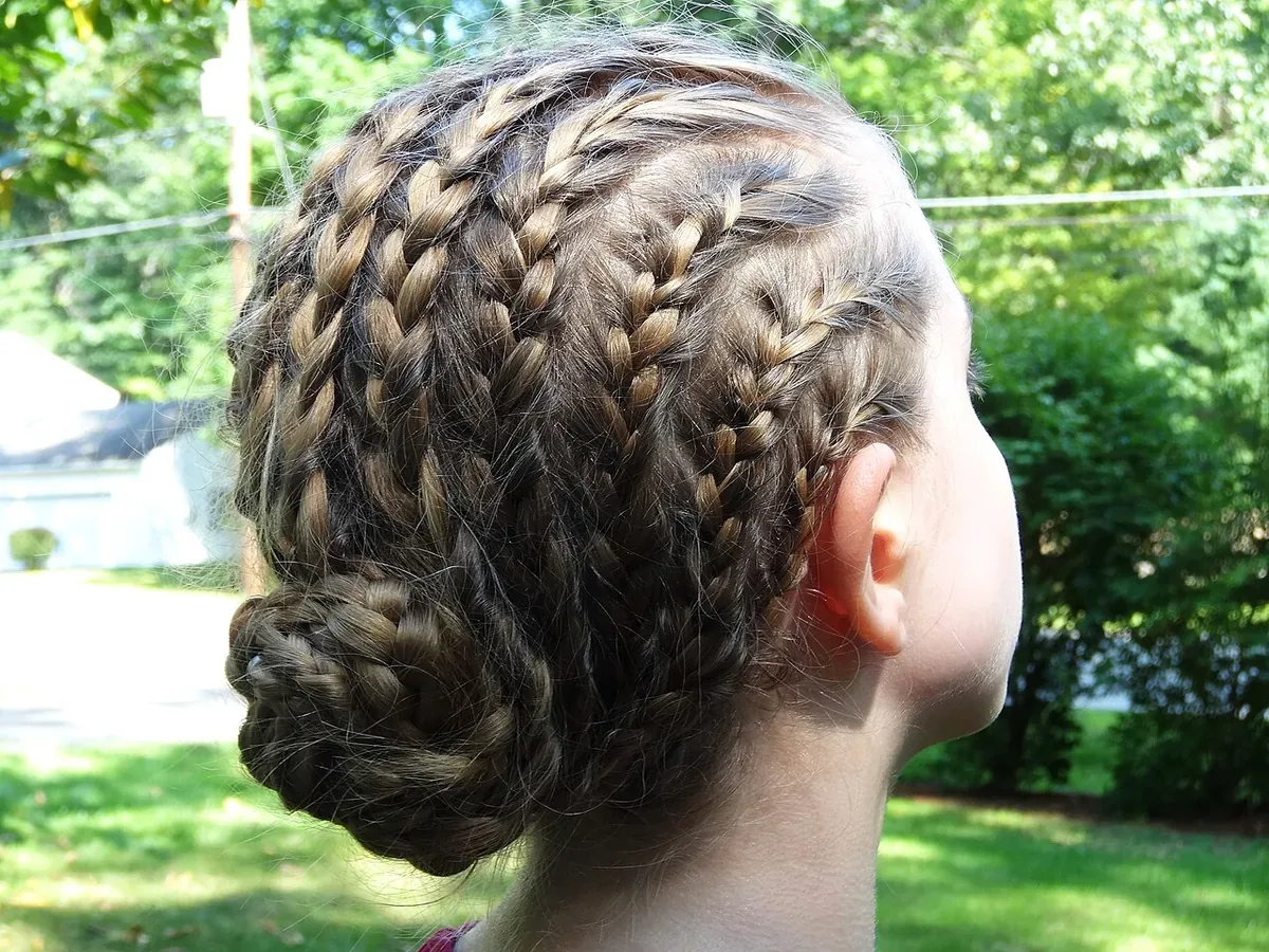 Coiffeuse, chignons et tresses — Houria Coiffure